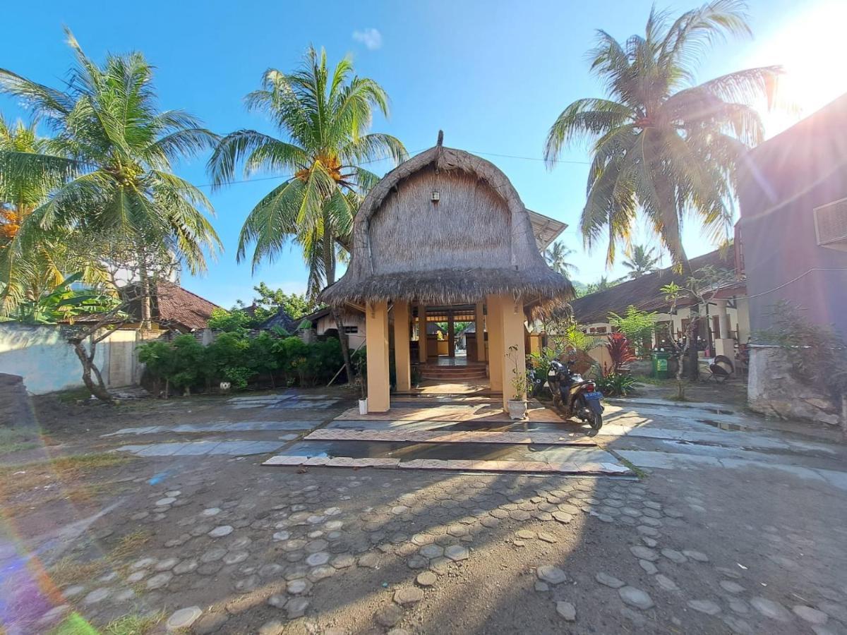 Surfers Beachfront Lombok Hotel Kuta  Kültér fotó