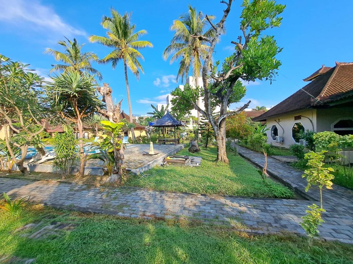 Surfers Beachfront Lombok Hotel Kuta  Kültér fotó