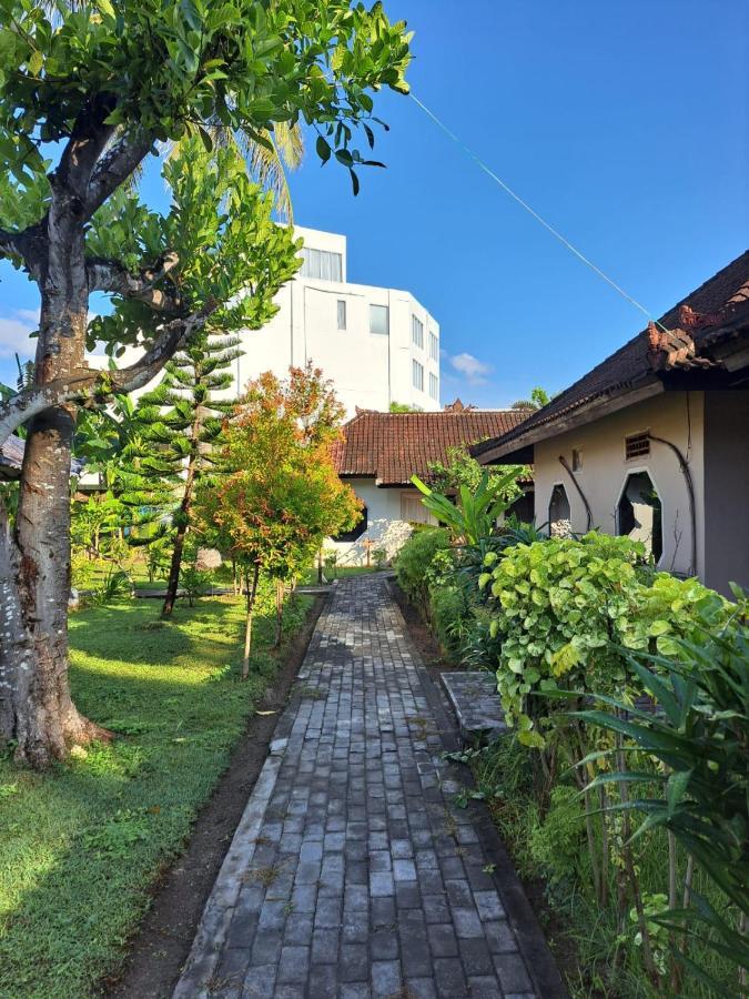 Surfers Beachfront Lombok Hotel Kuta  Kültér fotó