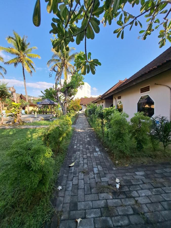 Surfers Beachfront Lombok Hotel Kuta  Kültér fotó