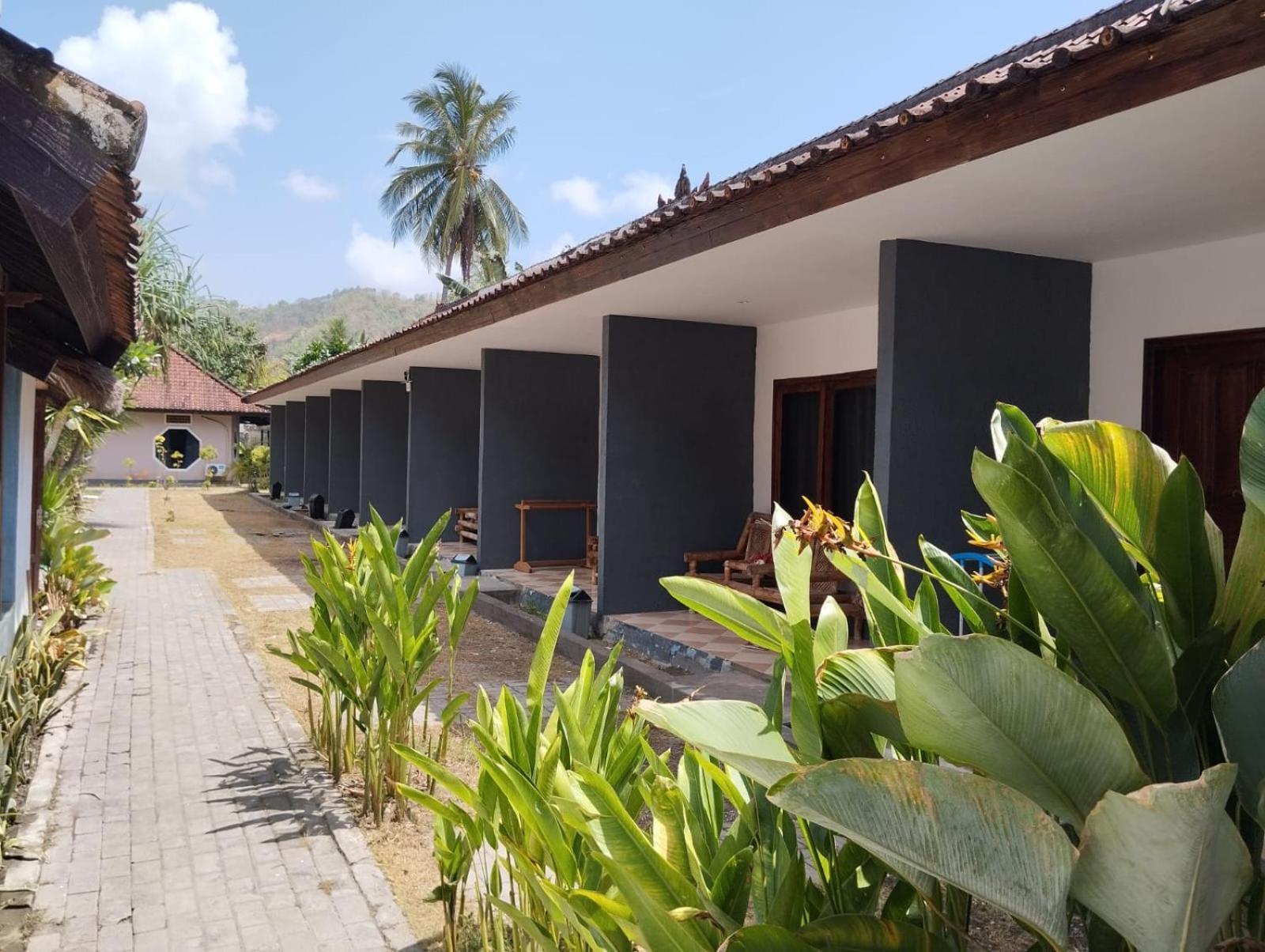 Surfers Beachfront Lombok Hotel Kuta  Kültér fotó